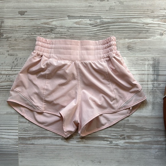 lululemon athletica Pants - 🍋Lululemon Hotty Hot Low Rise Short 2.5, size 2